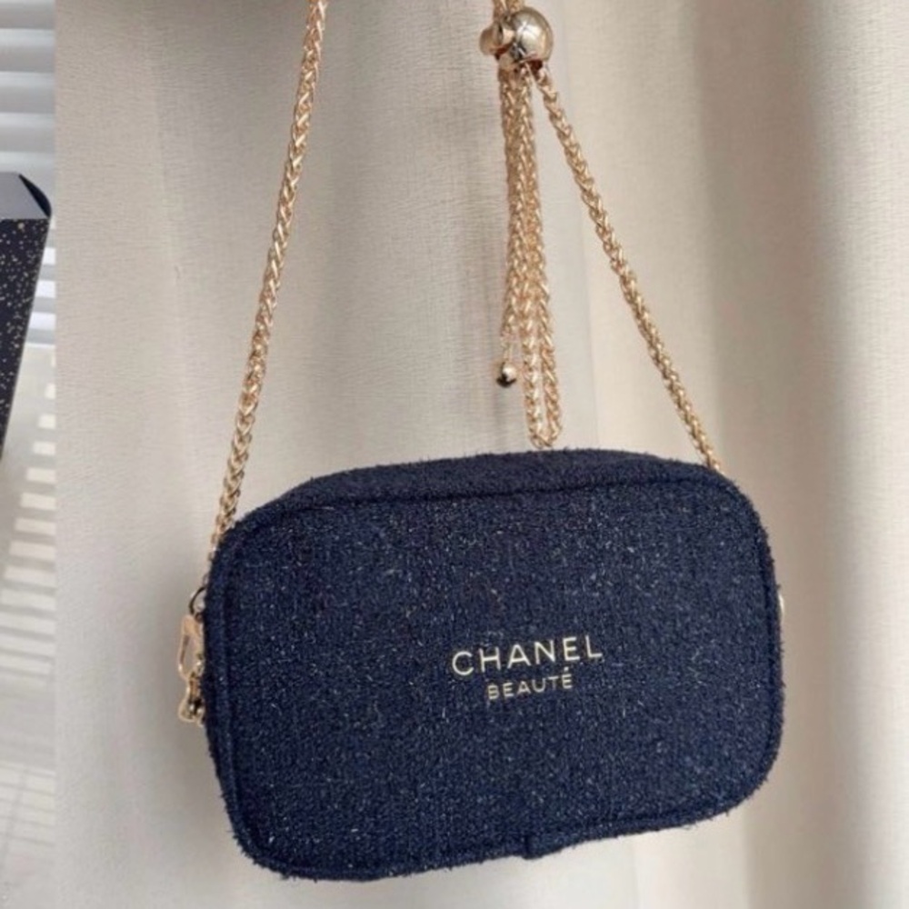 CHANEL Beauté Blue Tweed Cosmetic Bag Crossbody Gold Chain GWP Promo NIB - Picture 4 of 5